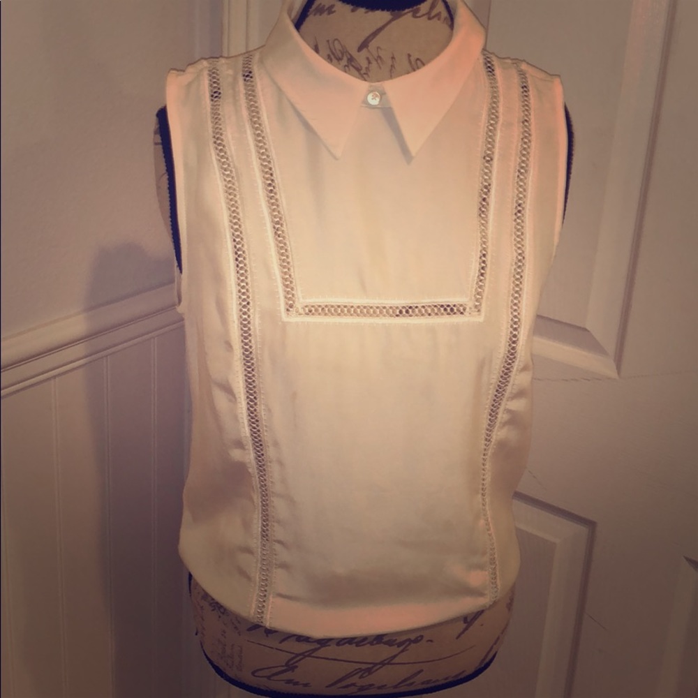 Sleeveless collared blouse